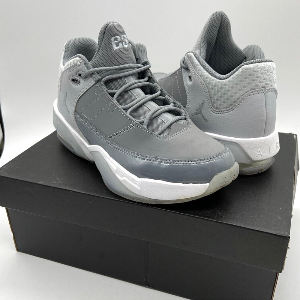 Youth Jordan’s sz 6.5